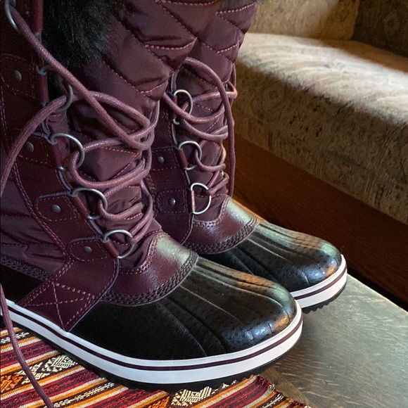 Women's Winter Boots with Faux Fur Lining - Picture 10 of 10